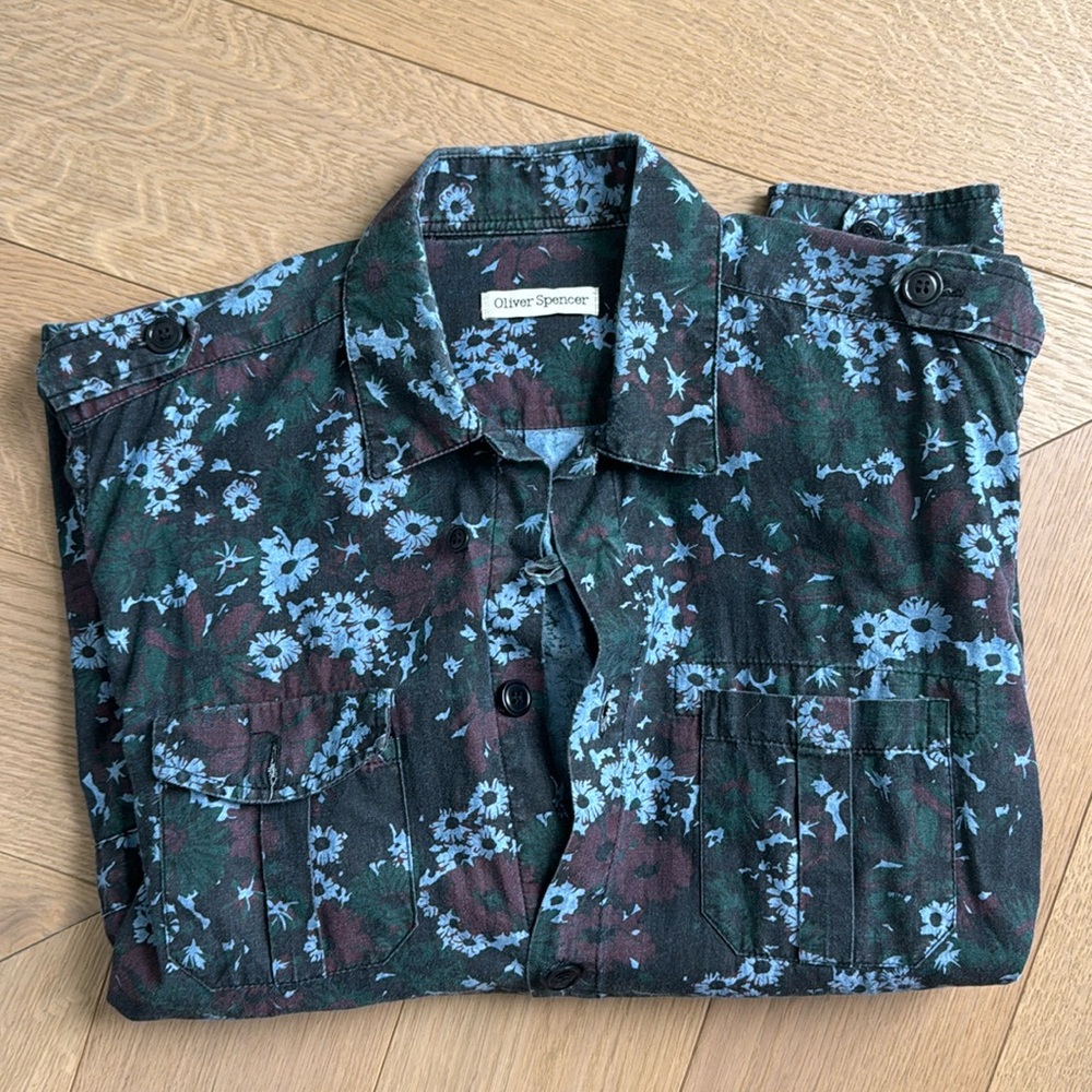 Oliver Spencer 
Size MEDIUM
Very light jacket style shirt